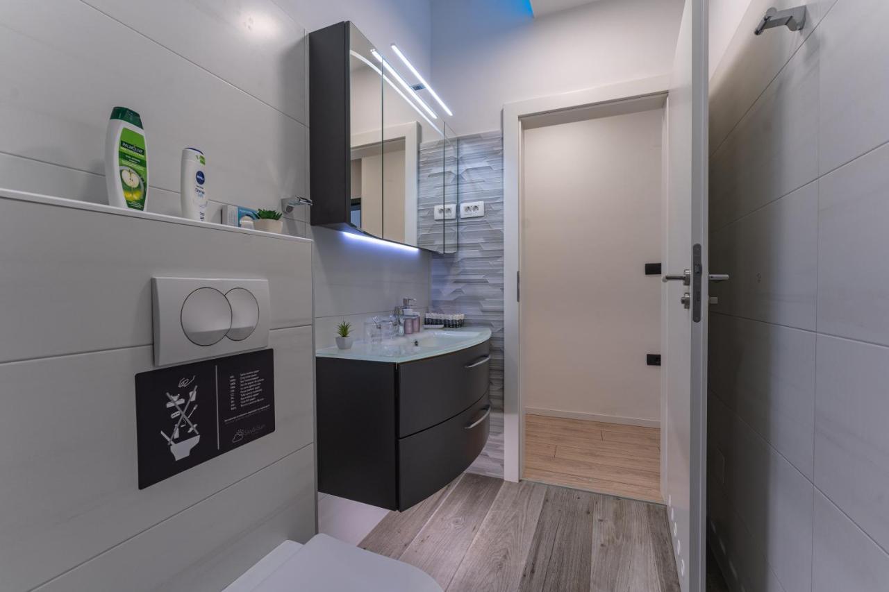 Sky & Sun Luxury Rooms With Private Parking In The Garage 자다르 외부 사진